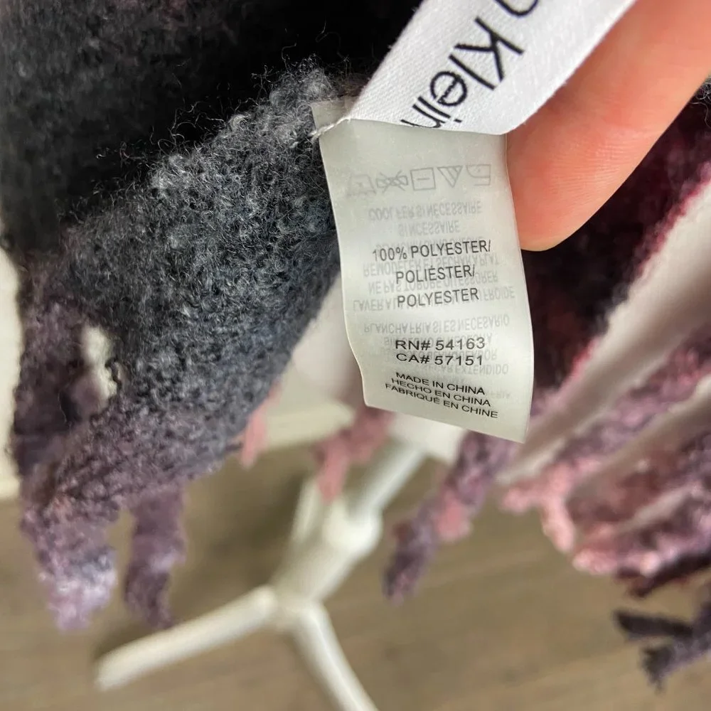 NWOT  Soft Warm Winter Large  Scarf Fringe